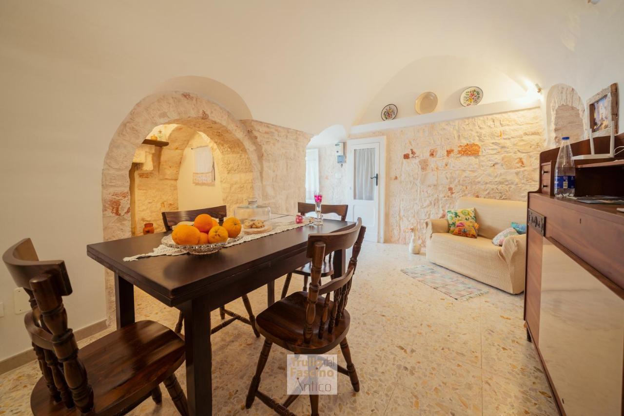 Trullo Dal Fascino Antico Villa Locorotondo Dış mekan fotoğraf